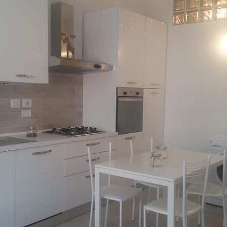 Monica'S Apartment Marina Di Carrara Bagian luar foto