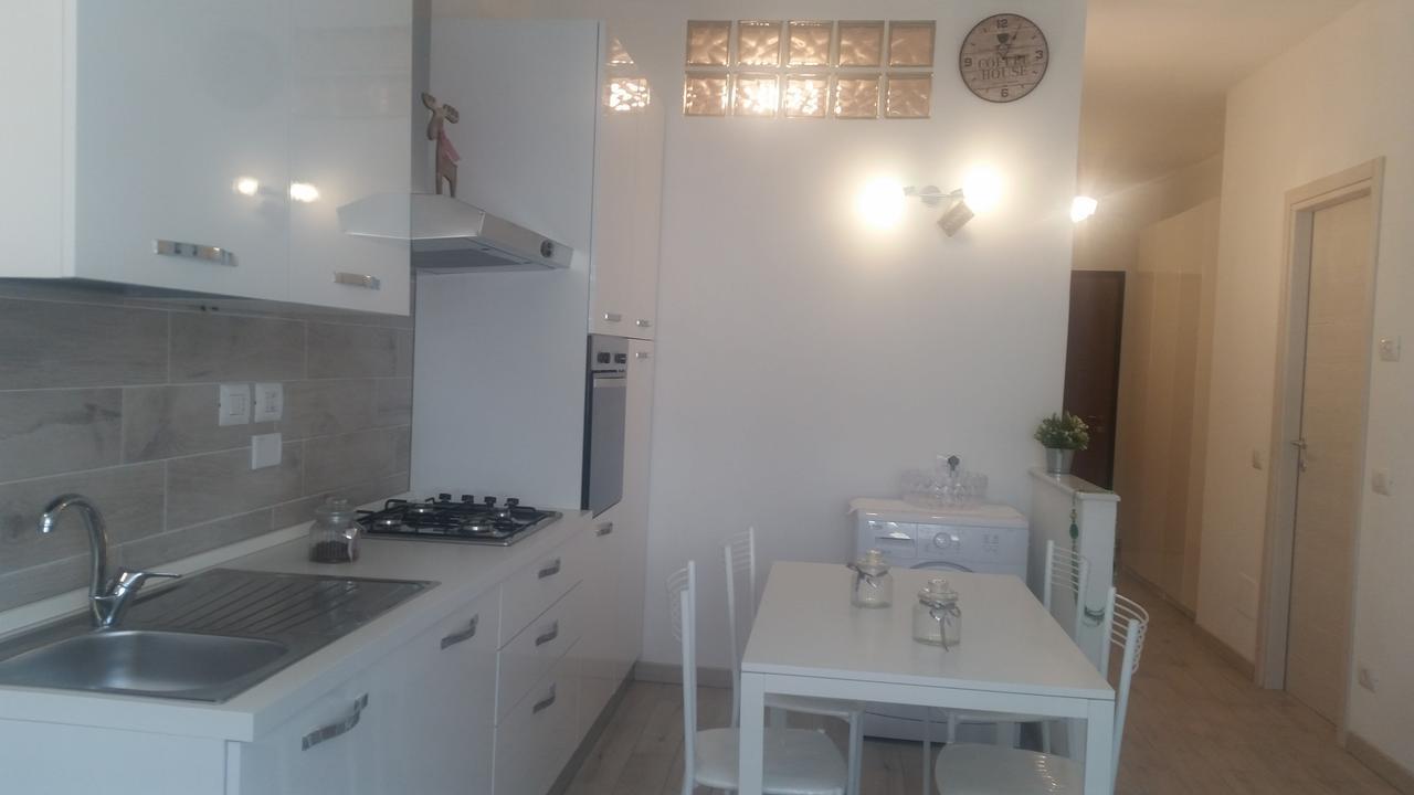 Monica'S Apartment Marina Di Carrara Bagian luar foto
