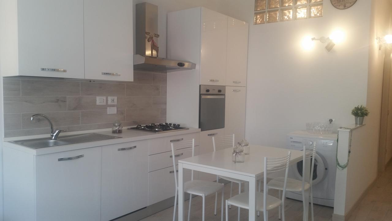 Monica'S Apartment Marina Di Carrara Bagian luar foto