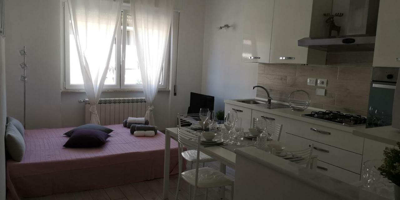 Monica'S Apartment Marina Di Carrara Bagian luar foto