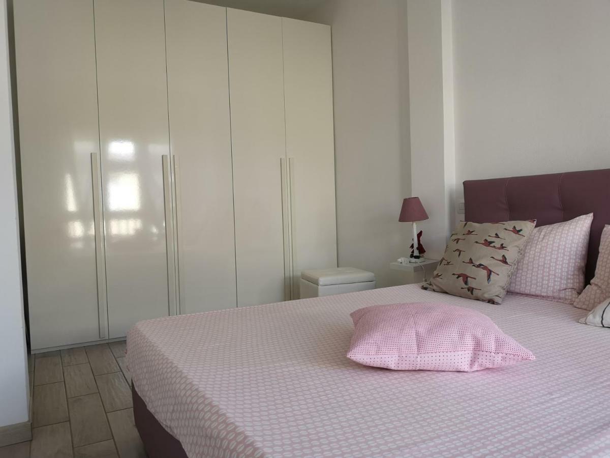 Monica'S Apartment Marina Di Carrara Bagian luar foto